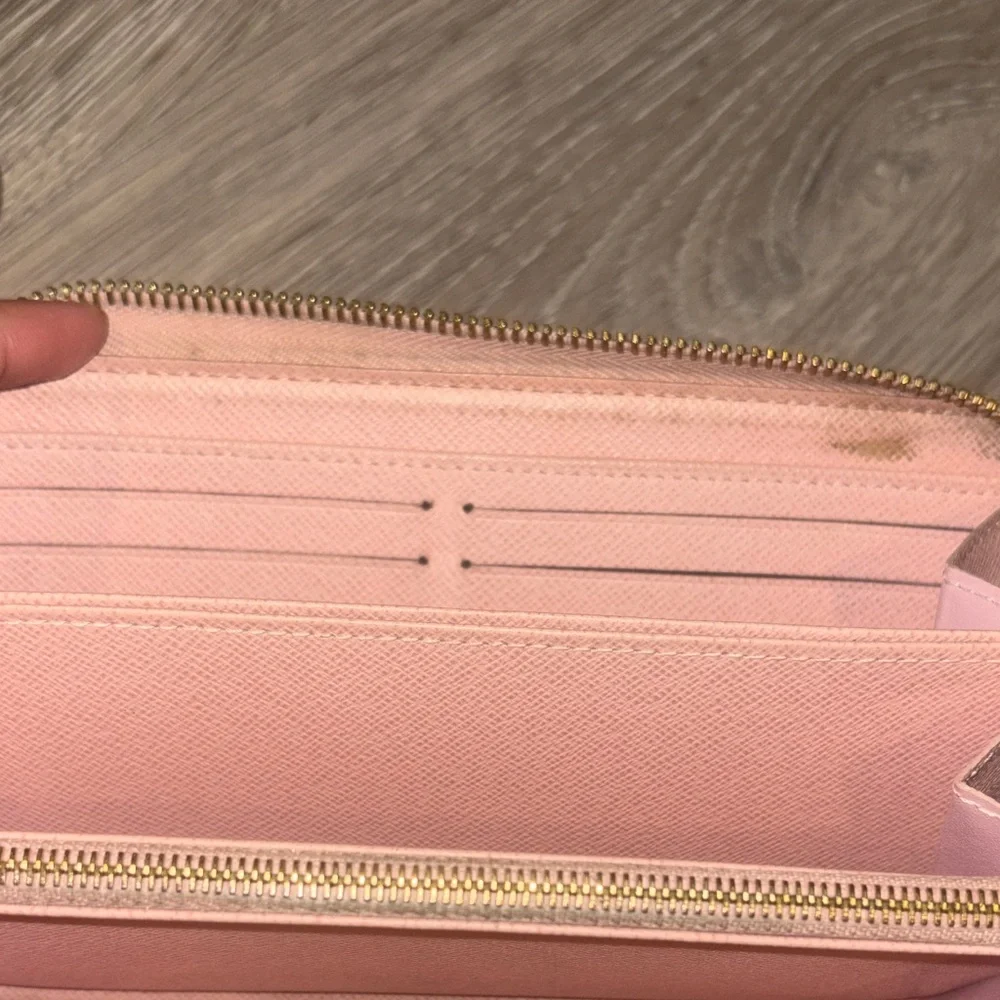 Louis  Vuitton Damier Azur Zippy Wallet